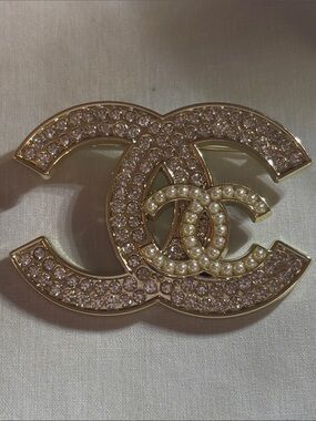 Fashion Jewelry Pink Crystal & Pearl Double-C Logo Brooch in Gold Tone